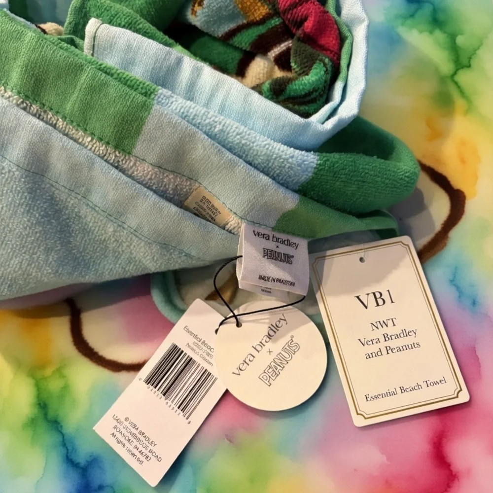 VB1, NWT Vera Bradley x Peanuts Beach Towel in Light Blue & Green